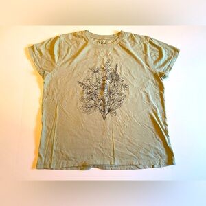Doe Sage Green Floral Bouquet Short Sleeve Tee, Large